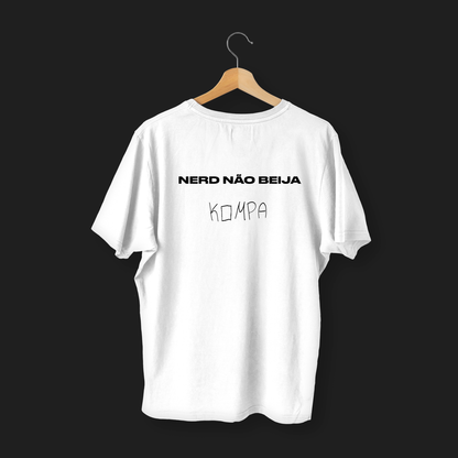 T-shirt Kompa "Nerd não beija"