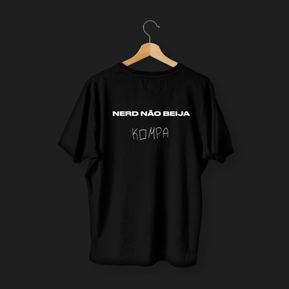 T-shirt Kompa "Nerd não beija"